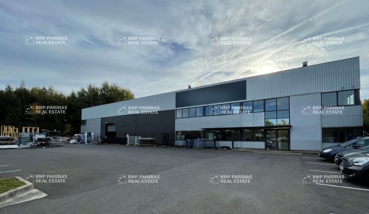 Flex in Montévrain for lease Building Photo- Image 1 of 10