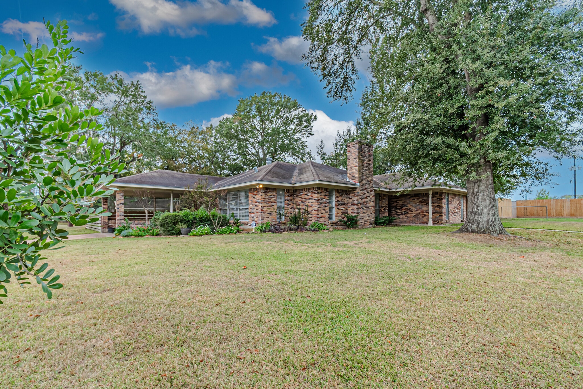 2103 Taylor St, Waller, TX for sale Primary Photo- Image 1 of 16