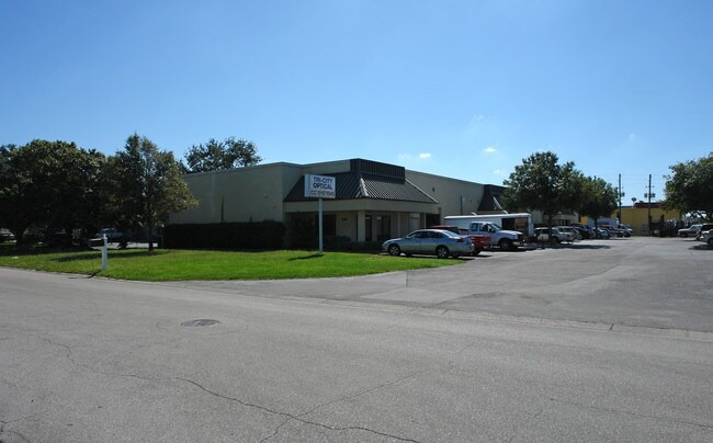 Plus de détails pour 5600 N 115th Ave, Clearwater, FL - Industriel à louer