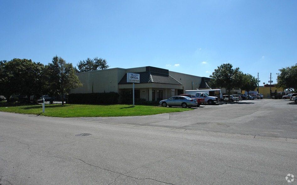5600 N 115th Ave, Clearwater, FL for lease - Primary Photo - Image 1 of 3