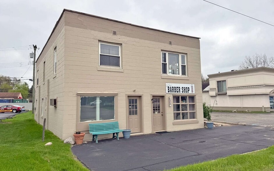 7669 Highland Rd, Waterford, MI for sale - Building Photo - Image 1 of 4