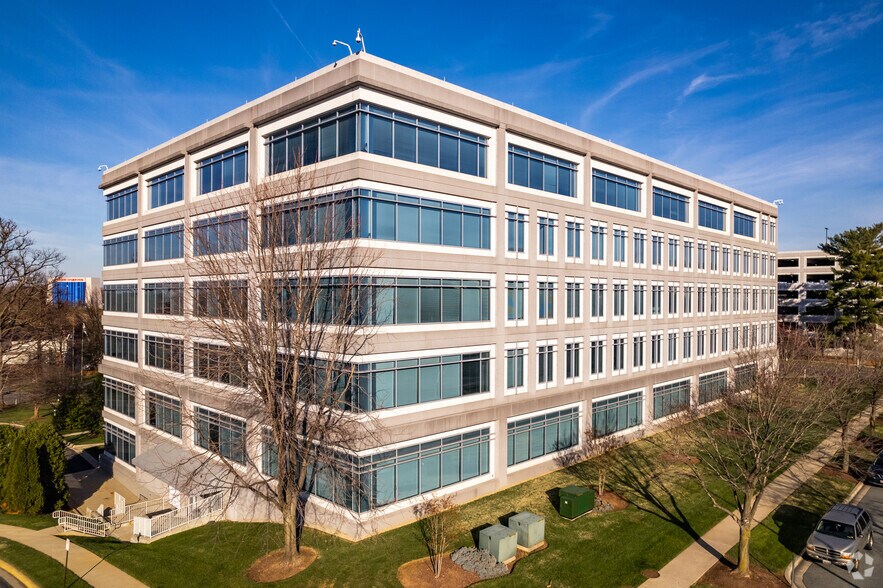 9737 Washingtonian Blvd, Gaithersburg, MD à louer - Photo du bâtiment - Image 2 de 4