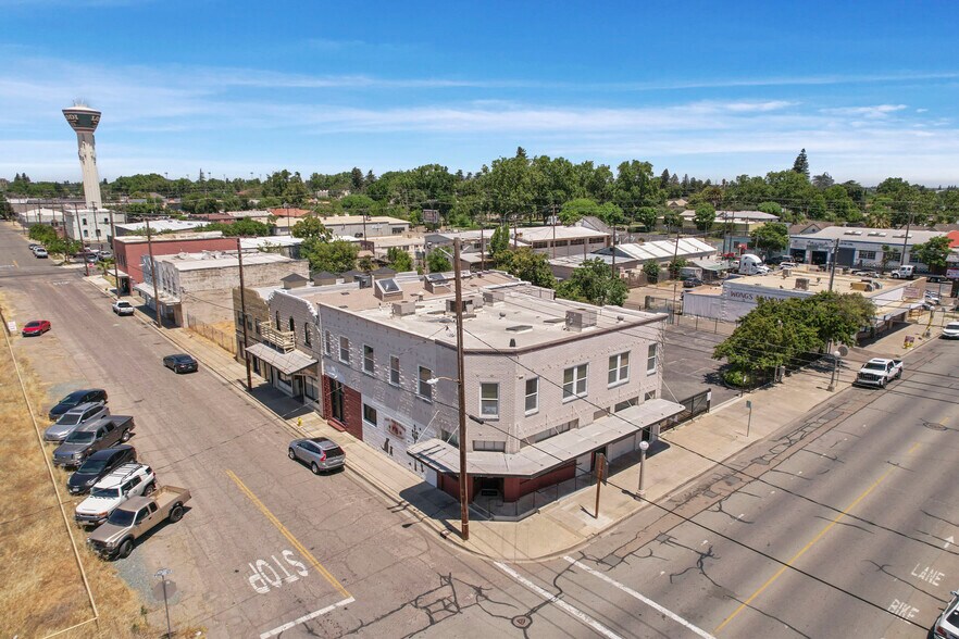 2 N Main St, Lodi, CA à vendre - Photo du bâtiment - Image 2 de 60