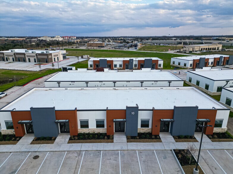 5151 Meadow Ranch Pky, Richmond, TX à louer - Photo du bâtiment - Image 3 de 16