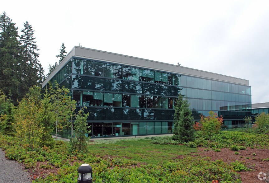 2018 156th Ave NE, Bellevue, WA à louer - Photo du bâtiment - Image 2 de 3