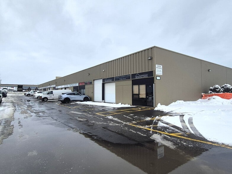 1580-1590 Liverpool Ct, Ottawa, ON for lease - Building Photo - Image 2 of 6
