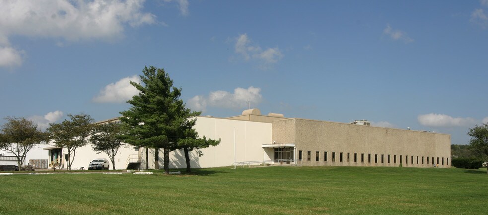 100 Commerce Dr, Freehold, NJ à louer - Photo du bâtiment - Image 2 de 27