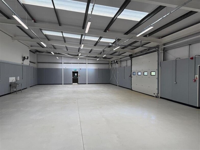 Cambridge Rd, Cambridge for lease - Building Photo - Image 3 of 7