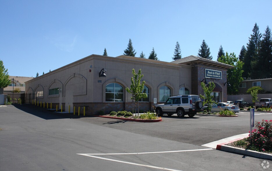 7520 Greenback Ln, Citrus Heights, CA à louer - Photo du bâtiment - Image 2 de 2