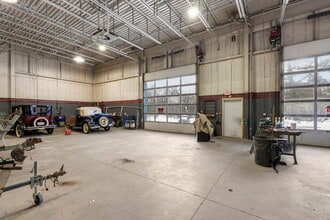 166 W Main St, Hillsborough, NH à vendre Photo intérieure- Image 2 de 13