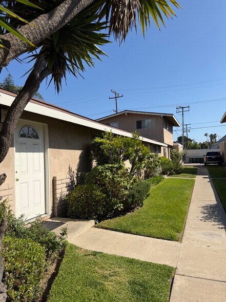1383 Baker St, Costa Mesa, CA à vendre - Photo du bâtiment - Image 2 de 6