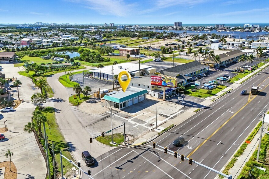 19003 San Carlos Blvd, Fort Myers, FL à vendre - Photo du bâtiment - Image 3 de 36