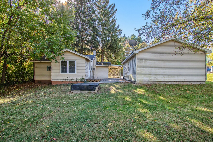 1005 E Front St, Buchanan, MI à vendre - Photo du bâtiment - Image 2 de 16