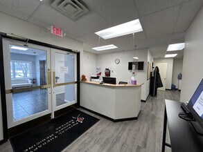 98 Mill Plain Rd, Danbury, CT for lease Building Photo- Image 2 of 5