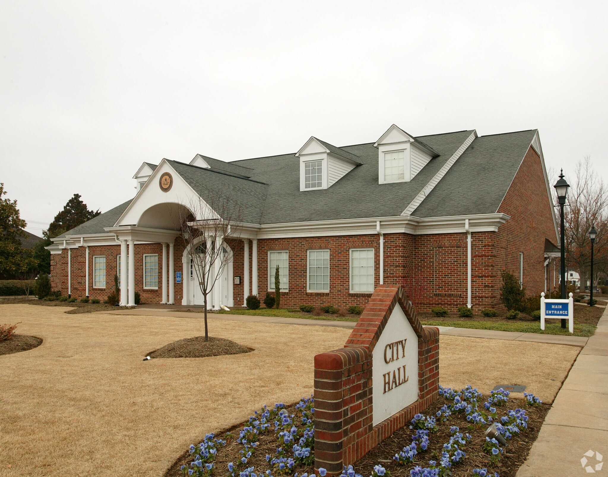 118 N E Main St, Simpsonville, SC à louer Photo principale- Image 1 de 5