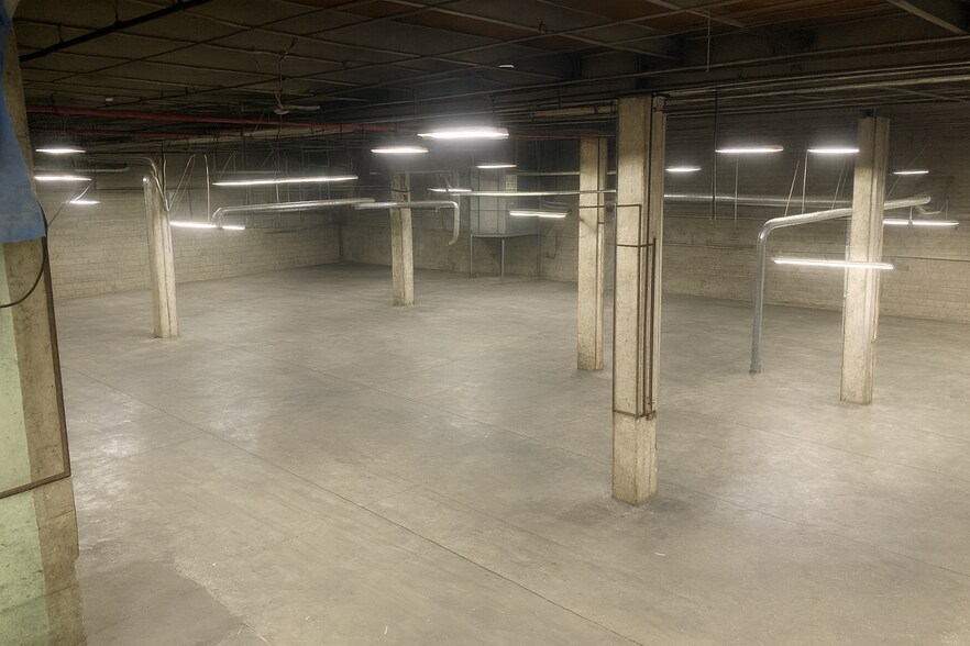 595 Berriman St, Brooklyn, NY à vendre - Photo du bâtiment - Image 3 de 8