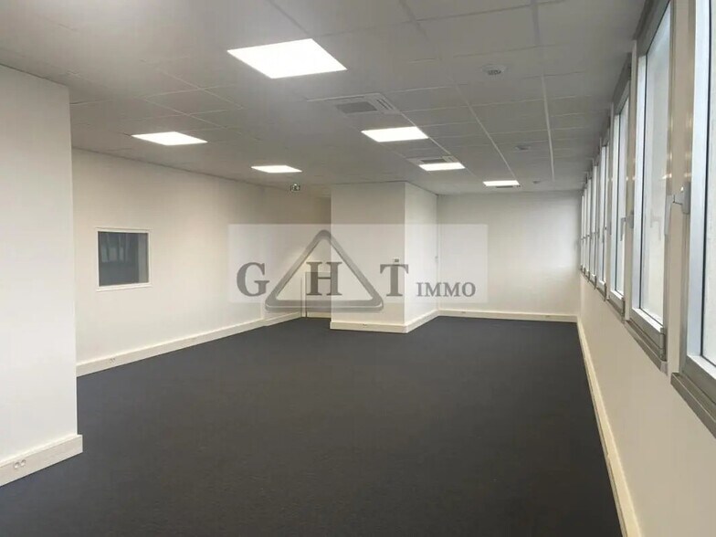 Industrial in Bonneuil-sur-Marne for lease - Interior Photo - Image 1 of 4