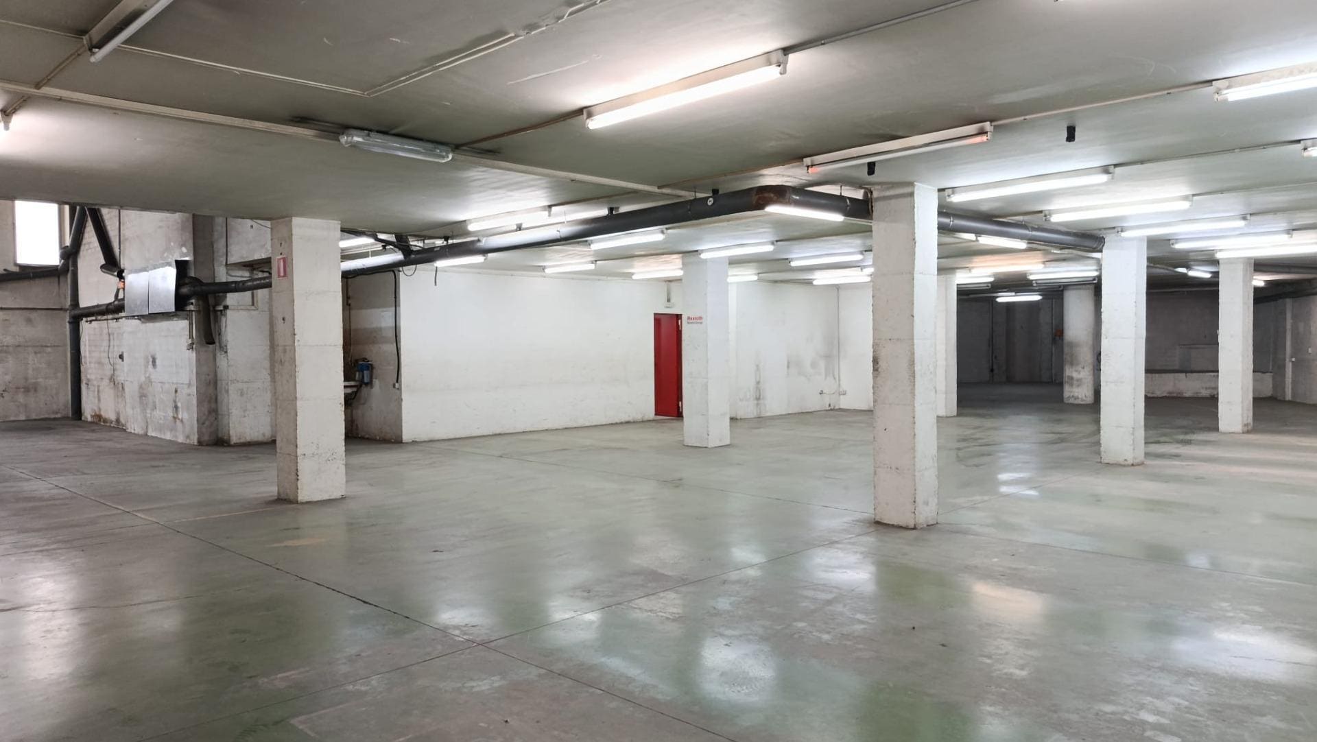 Retail in Manresa, Barcelona for lease Interior Photo- Image 1 of 13