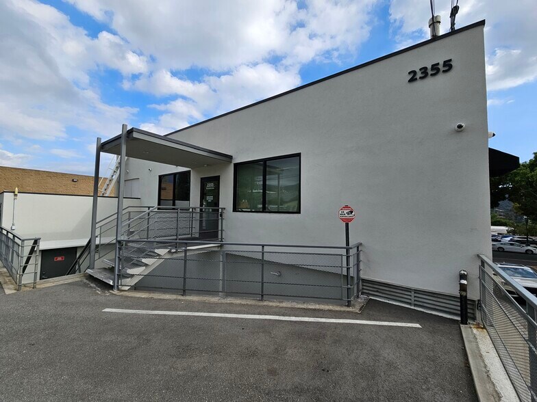 2355-2357 Honolulu Ave, Montrose, CA à louer - Photo du bâtiment - Image 2 de 5