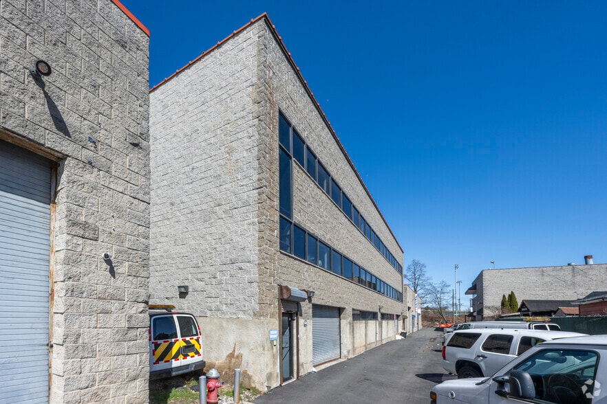 98 Wakefield Ave, Staten Island, NY for lease - Primary Photo - Image 1 of 4