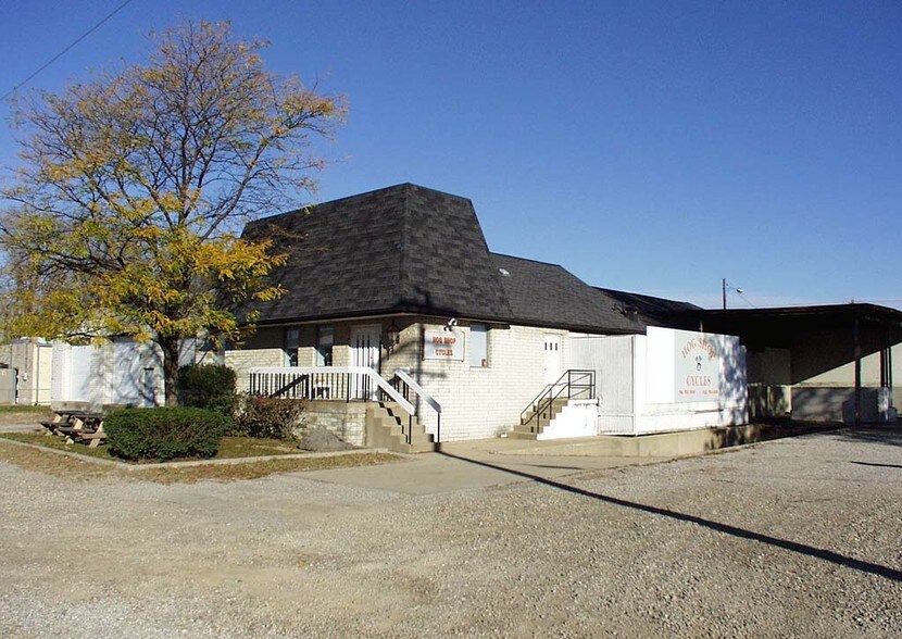 10691 Kenwood Rd, Cincinnati, OH à louer - Photo du bâtiment - Image 2 de 29