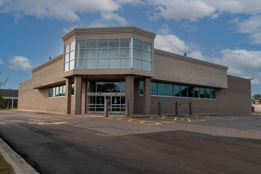 6800 Bass Lake Rd, Crystal, MN à vendre - Photo du bâtiment - Image 1 de 5