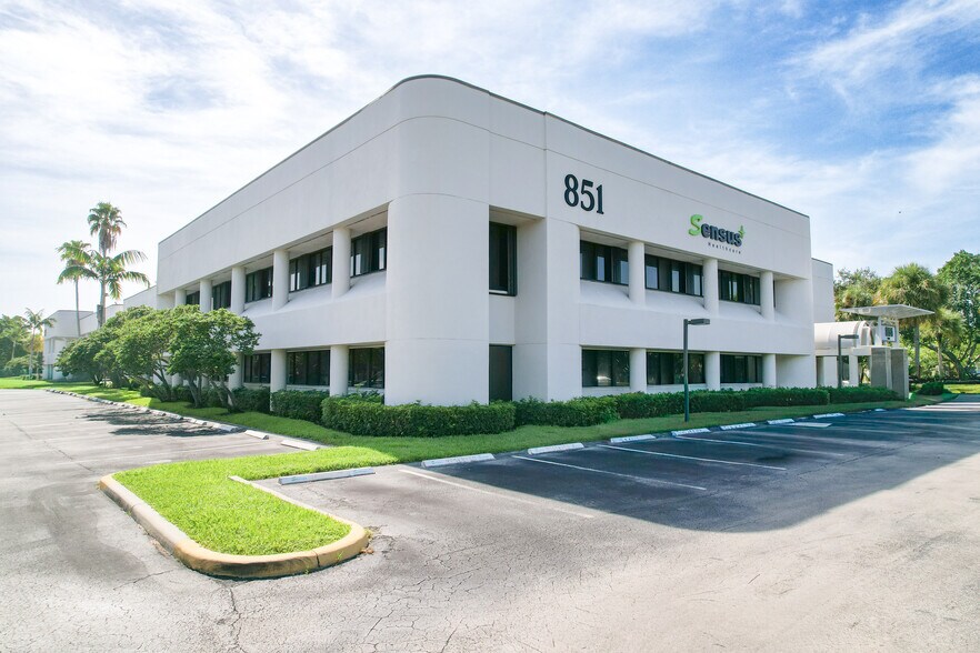 851 Broken Sound Pky NW, Boca Raton, FL à vendre - Photo du bâtiment - Image 3 de 51