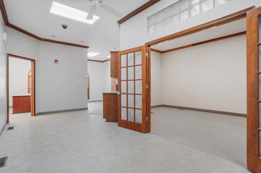 120 W Aurora Rd, Northfield, OH à louer - Photo intérieure - Image 3 de 34