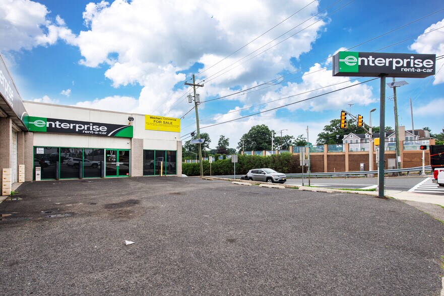 Lyndhurst Retail/Mixed-Use Opportunity portefeuille de 3 propriétés à vendre sur LoopNet.ca - Photo du bâtiment - Image 2 de 47