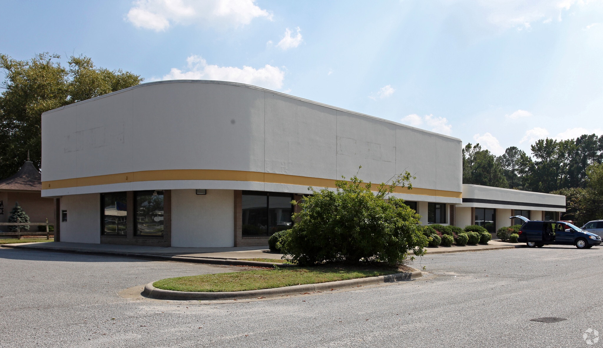 218 E Arlington Blvd, Greenville, NC for lease Primary Photo- Image 1 of 3