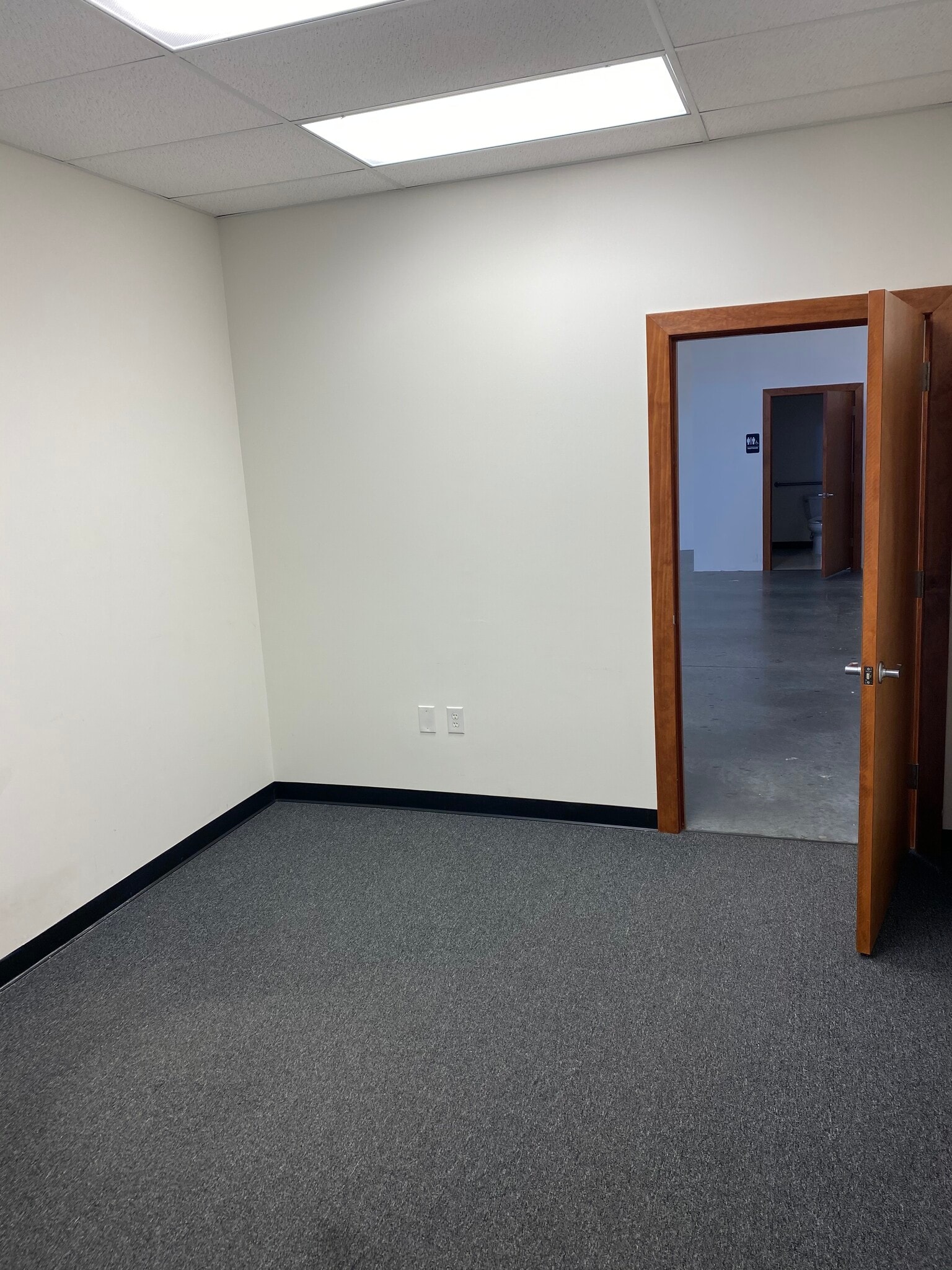 658 Griffith Rd, Charlotte, NC for lease Interior Photo- Image 1 of 3