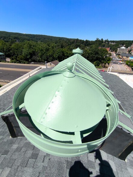 149 Maple St, Naugatuck, CT à vendre - Photo du bâtiment - Image 3 de 15