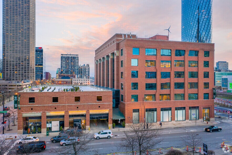 651-659 W Washington Blvd, Chicago, IL à louer - Photo du bâtiment - Image 3 de 12
