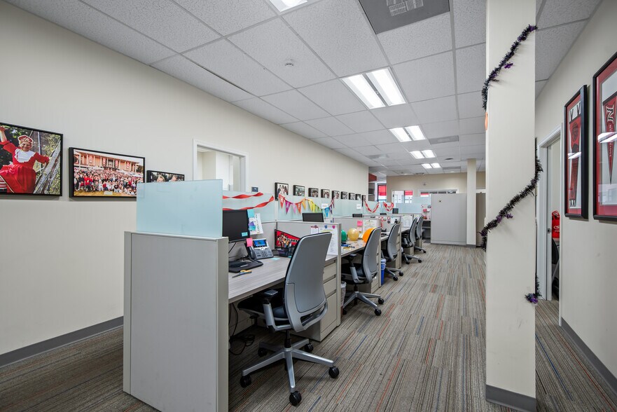 9324 Reseda Blvd, Northridge, CA à vendre - Photo du bâtiment - Image 2 de 21