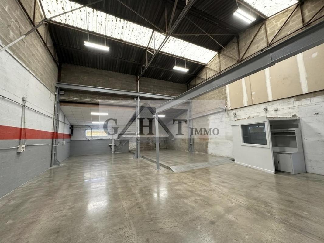 Industrial in Fontenay-Trésigny for lease Interior Photo- Image 1 of 5