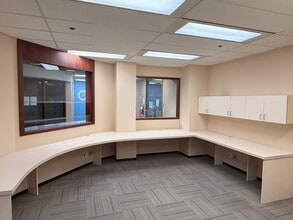 5811 Cooney Rd, Richmond, BC à louer Photo intérieure- Image 2 de 8