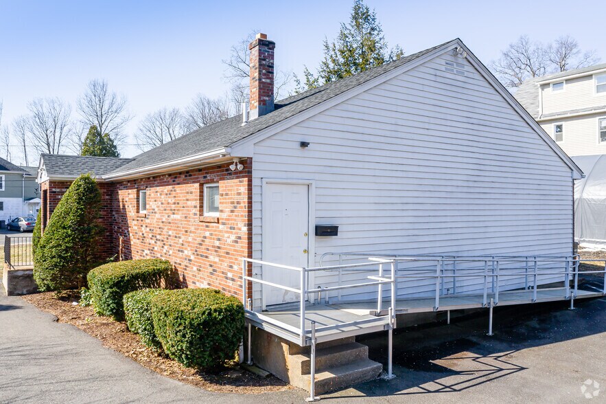 14 Maple St, Terryville, CT for lease - Building Photo - Image 2 of 16