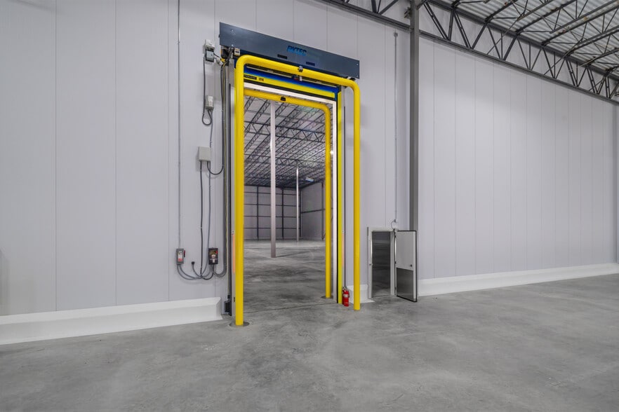 110 Cascade Dr, San Antonio, TX for lease - Interior Photo - Image 2 of 11