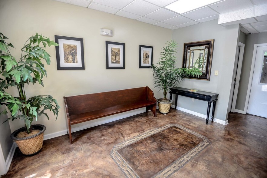 1425 Piedmont Dr E, Tallahassee, FL à louer - Photo du bâtiment - Image 3 de 17