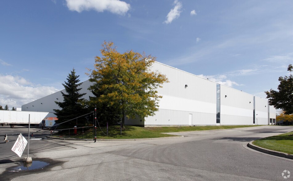 6090 White Hart Ln, Mississauga, ON à louer - Photo du bâtiment - Image 2 de 2