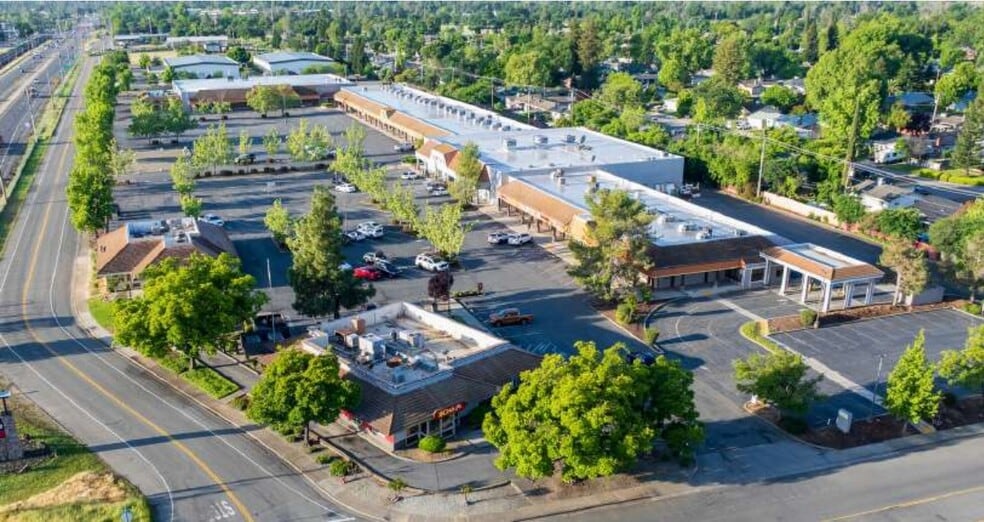 6392-6512 Westside Rd, Redding, CA à louer - Photo du bâtiment - Image 2 de 57
