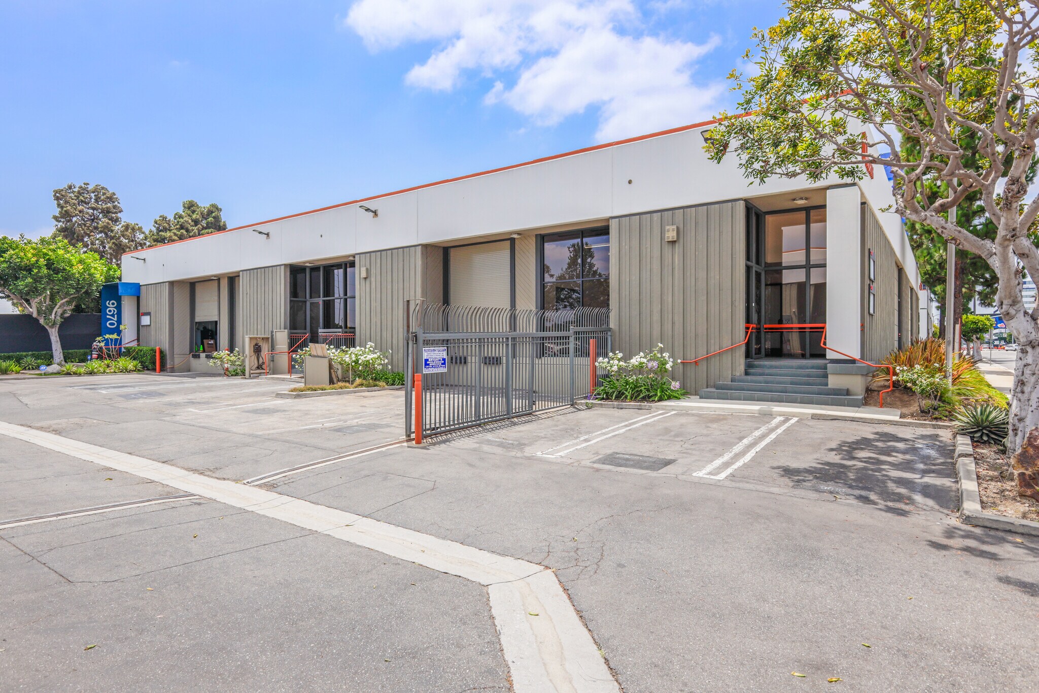 9610-9680 S La Cienega Blvd, Inglewood, CA à louer Photo principale- Image 1 de 9