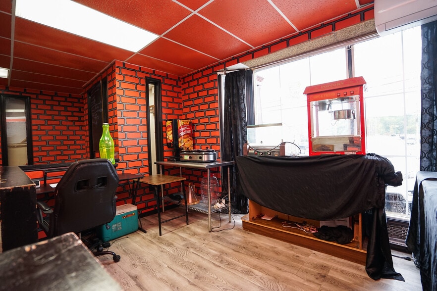 3017-3019 Belmont Ave, Youngstown, OH for sale - Interior Photo - Image 2 of 14