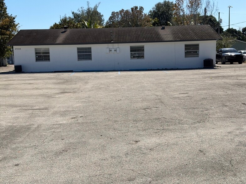 2722 Westgate Ave, West Palm Beach, FL à louer - Photo du bâtiment - Image 2 de 6