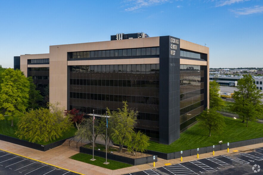 4606 S Garnett Rd, Tulsa, OK for lease - Primary Photo - Image 2 of 3