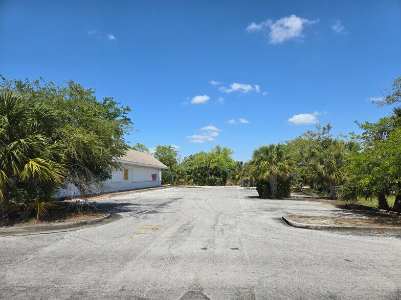 7695 Ulmerton Rd, Largo, FL à louer - Photo du bâtiment - Image 3 de 13