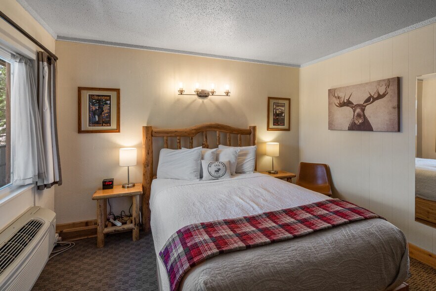 119 Electric St, West Yellowstone, MT à vendre - Photo intérieure - Image 3 de 9