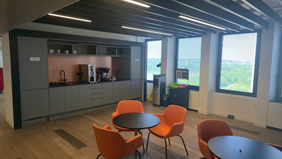 1-13 High St, New Malden for lease - Building Photo - Image 3 of 24