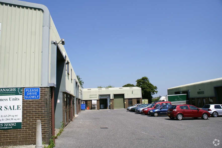 Edinburgh Way, Corsham for lease - Building Photo - Image 3 of 6