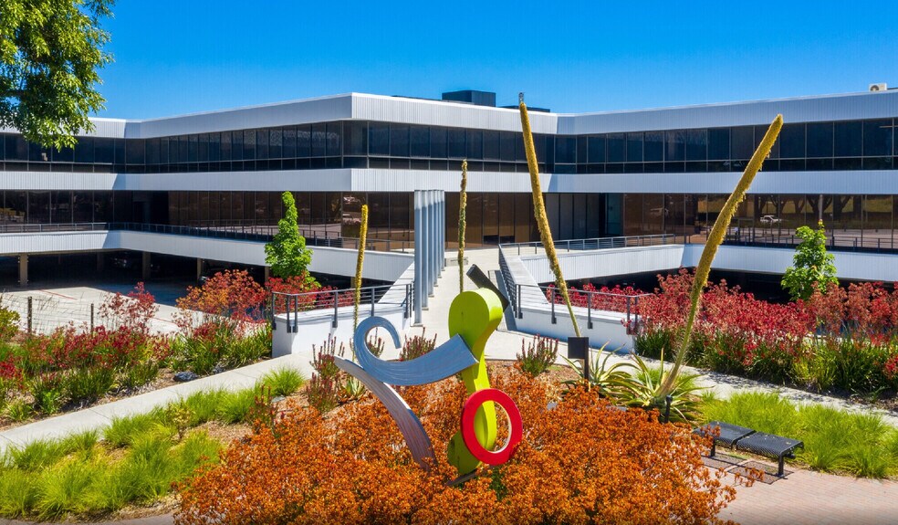 10080 N Wolfe Rd, Cupertino, CA à louer - Photo du bâtiment - Image 1 de 7